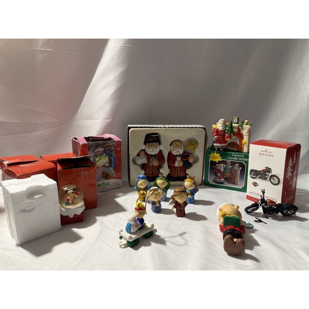 Lot of 12 Mixed Christmas Ornaments Decor Hallmark Disney Peanuts Midwest - Picture 14 of 14